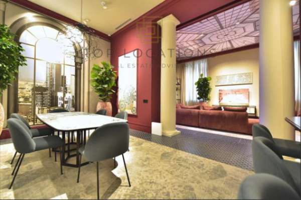 Foto Immobile di 400 m con 5 locali in affitto a Milano