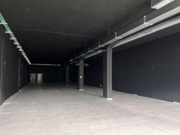 Foto Immobile di 400 m in affitto a Brescia