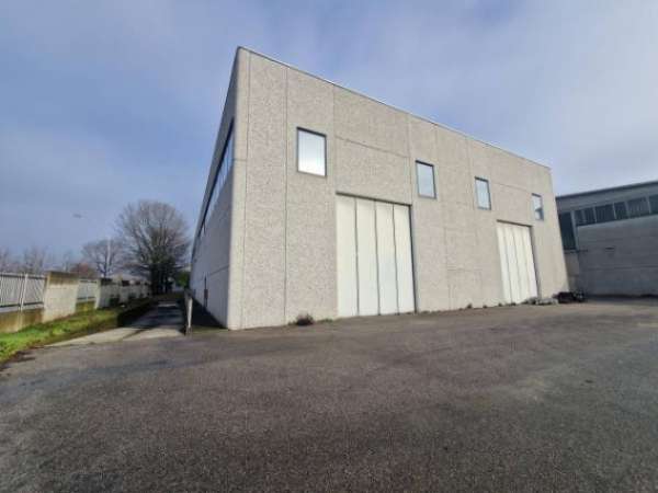 Foto Immobile di 4000 m con 1 locale in affitto a Lainate