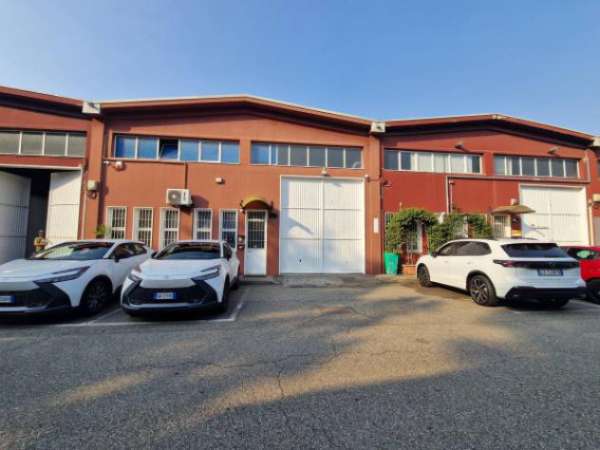 Foto Immobile di 463 m in affitto a Arese