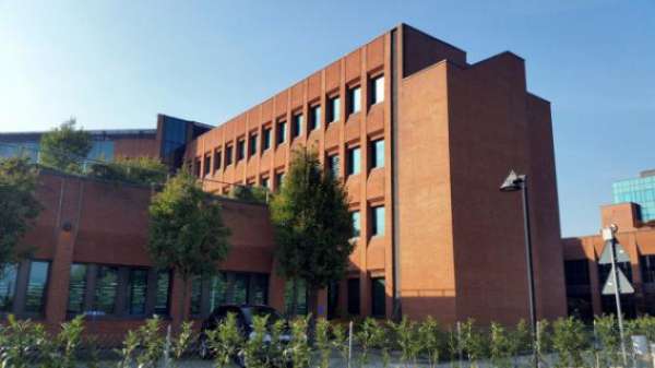 Foto Immobile di 486 m con 2 locali in affitto a Casalecchio di Reno