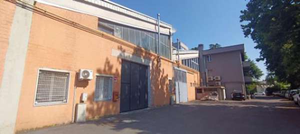 Foto Immobile di 493 m con 2 locali in affitto a Casalecchio di Reno