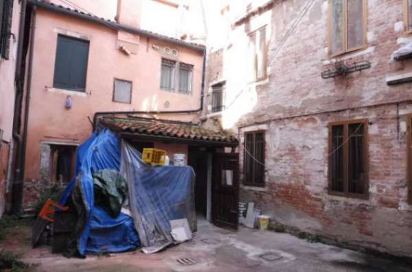 Foto Immobile di 50 m con 3 locali in affitto a Venezia