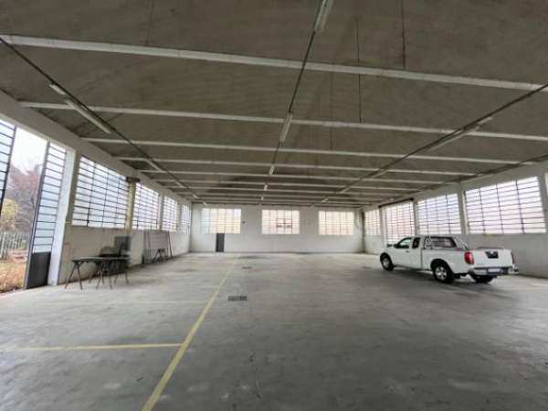 Foto Immobile di 500 m con 1 locale in affitto a Rezzato