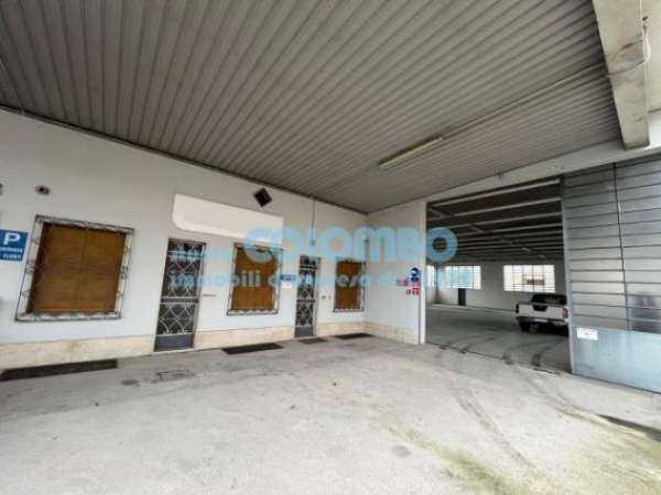 Foto Immobile di 500 m con 1 locale in affitto a Rezzato