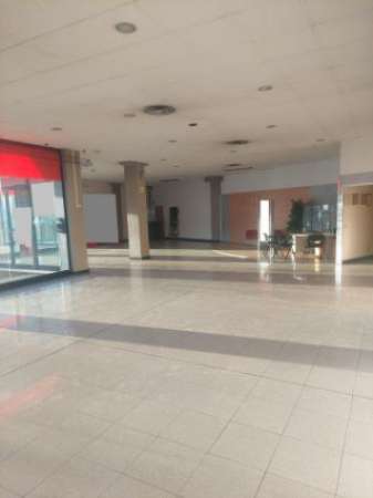 Foto Immobile di 500 m con 2 locali in affitto a Sassuolo