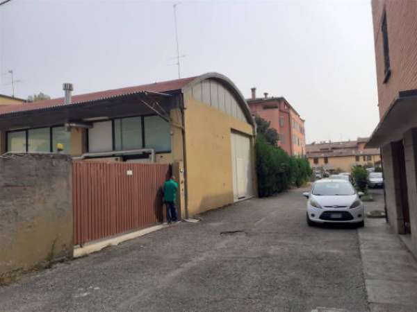 Foto Immobile di 500 m con 3 locali in affitto a Castelfranco Emilia