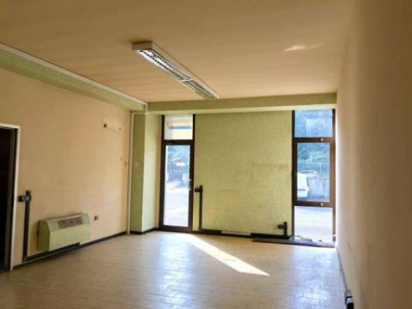 Foto Immobile di 500 m con pi di 5 locali in affitto a Villa Carcina
