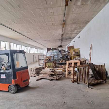 Foto Immobile di 505 m con 1 locale in affitto a Sassuolo