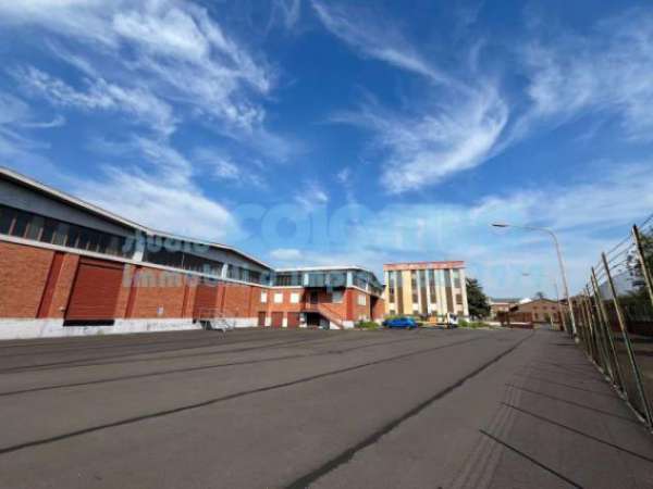 Foto Immobile di 5100 m in affitto a Brescia