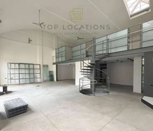 Foto Immobile di 550 m con 5 locali in affitto a Milano