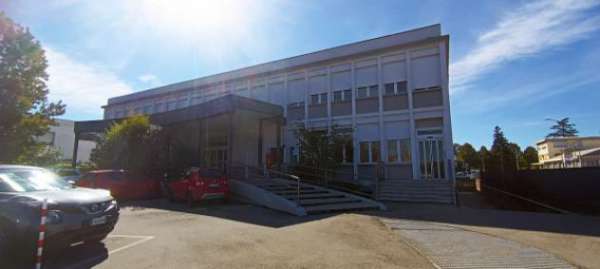 Foto Immobile di 605 m con pi di 5 locali in affitto a Castenaso