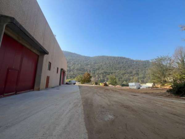 Foto Immobile di 800 m con 5 locali in affitto a Nuvolera