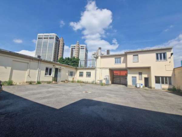 Foto Immobile di 881 m con pi di 5 locali in affitto a Milano