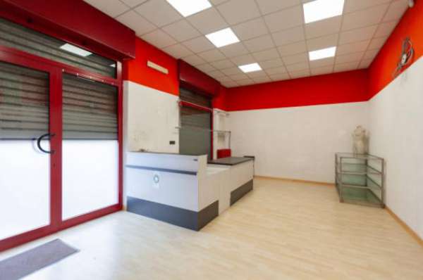 Foto Immobile di 90 m con 1 locale in affitto a Torino