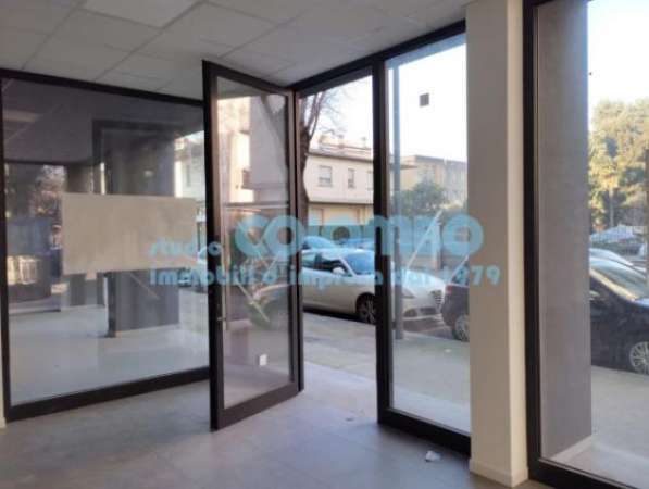 Foto Immobile di 93 m con 2 locali in affitto a Brescia