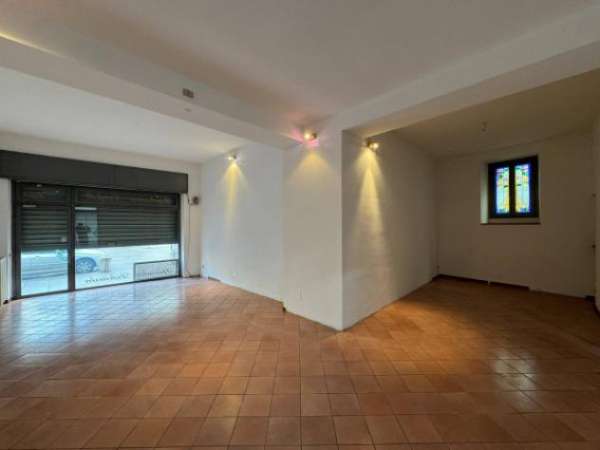 Foto Immobile di 95 m con 2 locali in affitto a Seregno