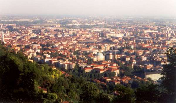 Foto Immobili commerciali di varie dimensioni a Bergamo