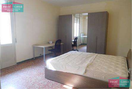 Foto in Affitto, 4 Locali, 100 mq, Modena (Prossimit� centro)