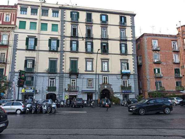 Foto IN AFFITTO PIAZZA SANNAZARO