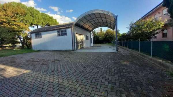 Foto Industriale/Artigianale in affitto a Rimini