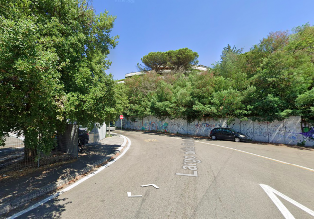 Foto INFERNETTO BILOCALE CON BALCONE E POSTO AUTO.