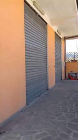Foto L.637 - Locale commerciale 185 mq con parcheggio L.637