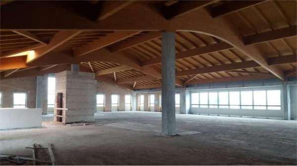 Foto L.652 - ABIGEST - Locale con parcheggio