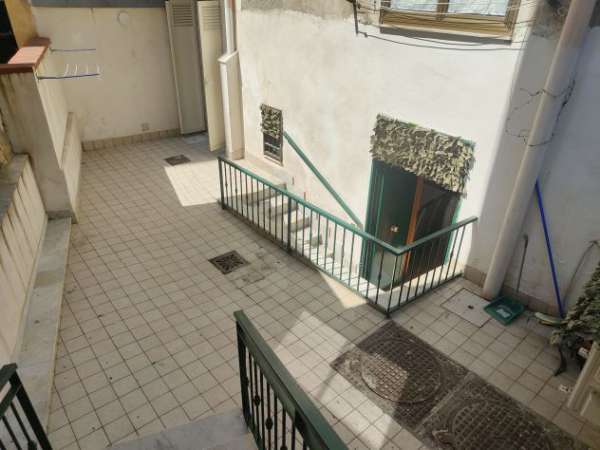 Foto L'appartamento con giardino
