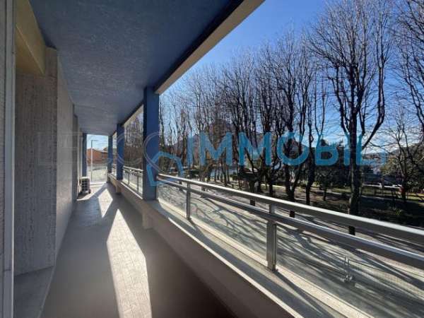 Foto LA CASA CHE GUARDA IL LAGO