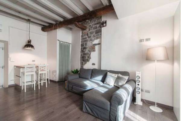 Foto LA MAISON - Romantico Monolocale nella citt  murata di Como