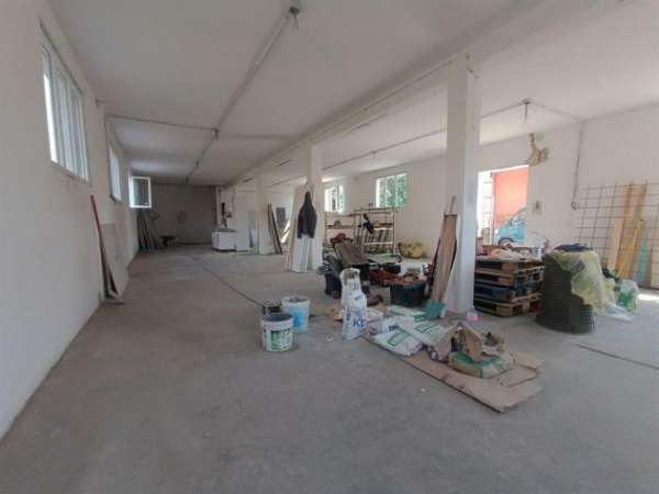Foto LABORATORIO ARTIGIANALE + UFFICIO, SENZA SPESE CONDOMINIALI