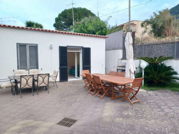 Foto Lacco Ameno villino indipendente