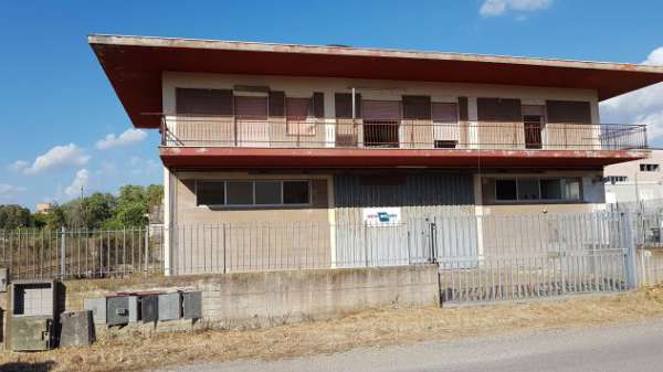 Foto LAGHETTO | Capannone 2.000 mq | Terreno 3.000 mq