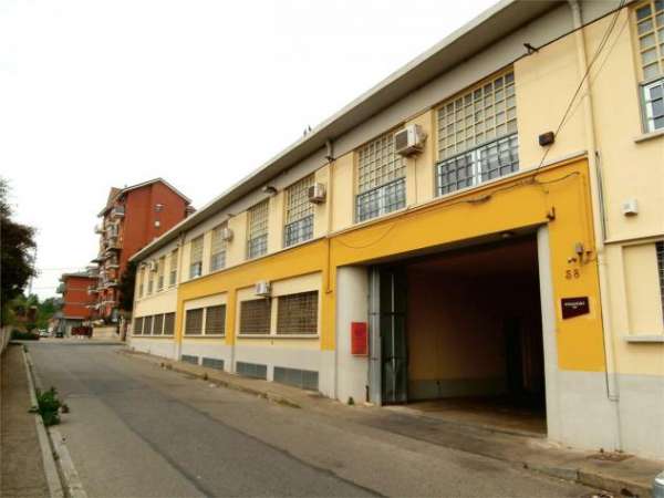 Foto LDL SPAZIO J _25 - Locale piano terreno con passo carraio