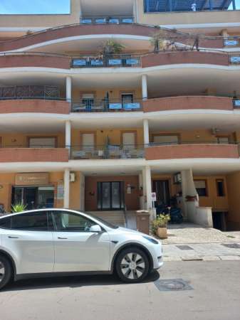 Foto Lecce, Appartamento trilocale con giardino zona centrale.