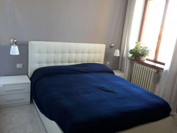 Foto LECCE-TRIBUNALE-BELLISSIMA CAMERA MATRIMONIALE con BAGNO IN STANZA-PER STUDENTI