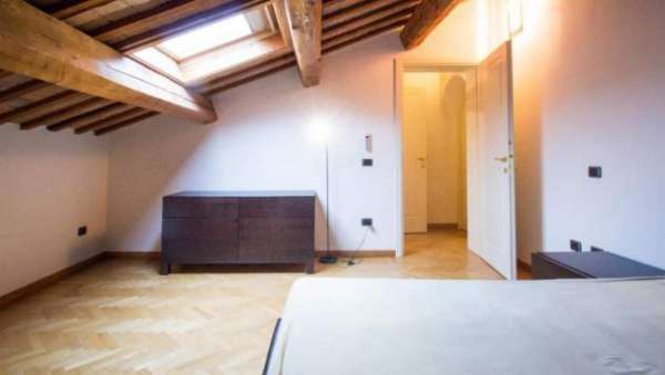 Foto Libera pregiata camera singola con bagno privato