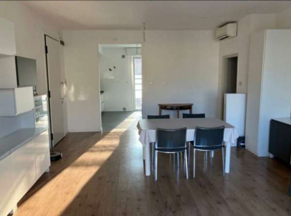 Foto Libera stanza singola vicino ospedale