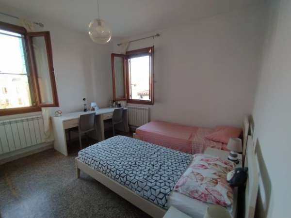 Foto Libero appartamento per tre studentesse Venezia centro storico
