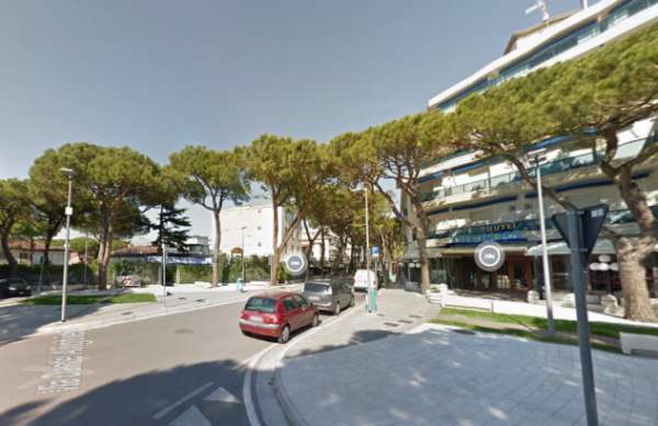 Foto LIDO DI JESOLO - SPLENDIDO TRILOCALE CON POSTO AUTO