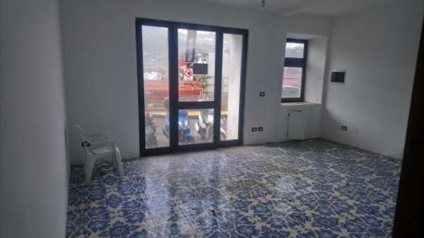 Foto Lipari, Isole Eolie, rif.747 affittasi annualmente magazzino commerciale A/10