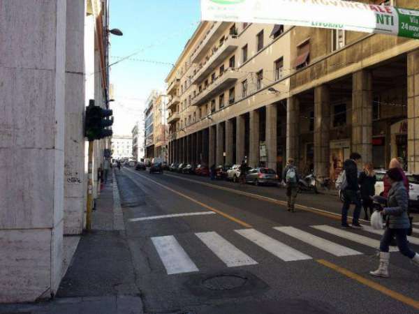 Foto Livorno affittasi negozio 5 vani 650 Mq
