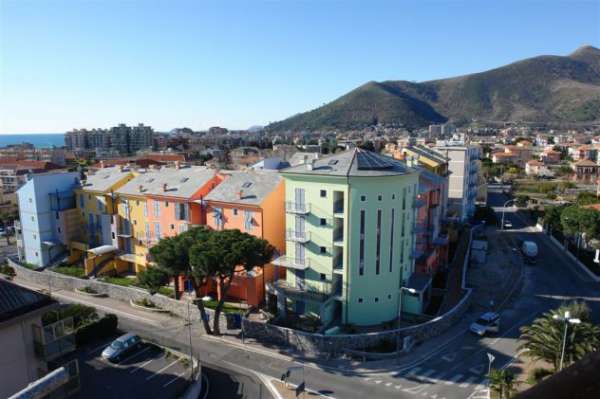 Foto Loano - nuovo bilocale con box, 6 posti letto