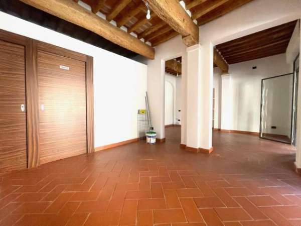 Foto Locale comm.le/Fondo in affitto a Cascina 30 mq  Rif: 1328998