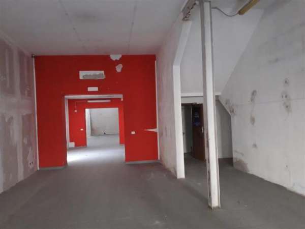Foto Locale comm.le/Fondo in affitto a Empoli 170 mq  Rif: 695289