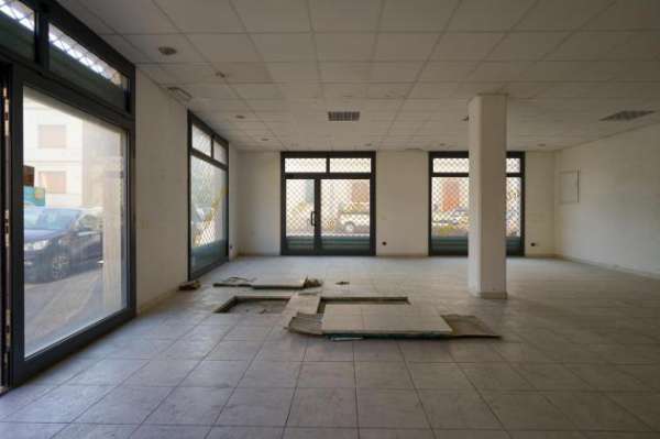 Foto Locale comm.le/Fondo in affitto a Empoli 90 mq  Rif: 1337542