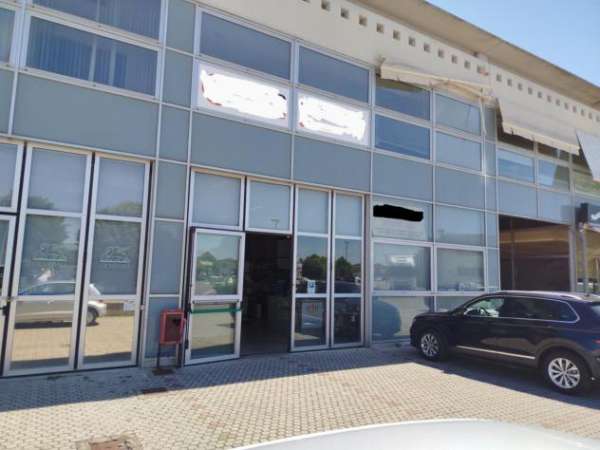 Foto Locale comm.le/Fondo in affitto a Il Chiesino - Pontedera 185 mq  Rif: 1329797