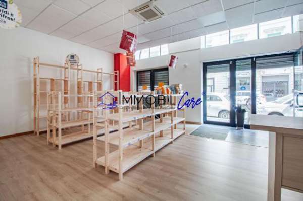 Foto Locale comm.le/Fondo in affitto a Livorno 130 mq  Rif: 1332272
