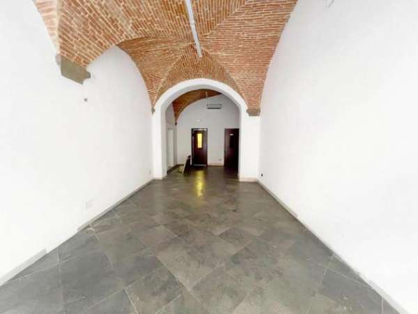Foto Locale comm.le/Fondo in affitto a Lucca 100 mq  Rif: 1346598